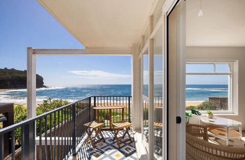 Mona Vale Apartment | Family friendly - beachfront apartment - steps to the sand- private parking