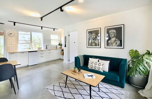 Cronulla House | Family‑friendly beach retreat in central Cronulla, just 350m from the beach U3