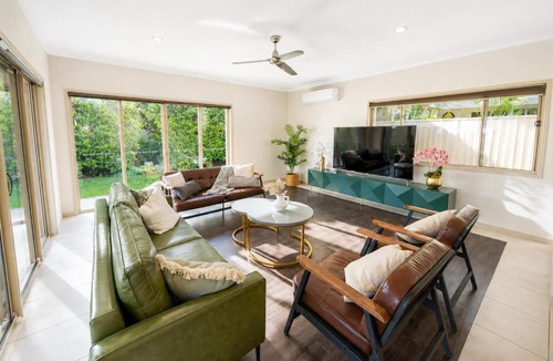 Upper Coomera House | Family Friendly Funhouse close to All Theme Parks - Holiday Home