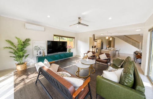 Upper Coomera House | Family Friendly Funhouse close to All Theme Parks - Holiday Home