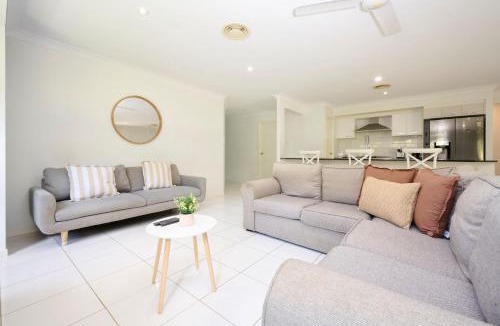 North Boambee Valley House | Family-friendly Home - Fully Fenced - Near CBD