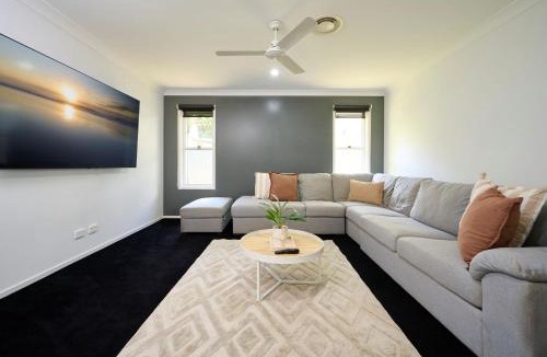 North Boambee Valley House | Family-friendly Home - Fully Fenced - Near CBD