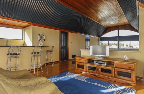 Two Rocks House | Family friendly luxury beach house.