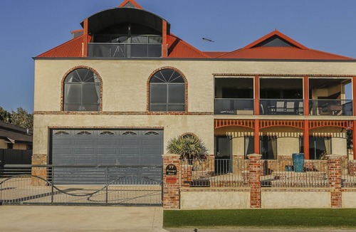 Two Rocks House | Family friendly luxury beach house.