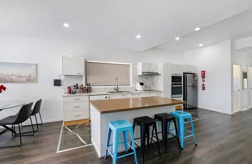 Wyong House | Family- friendly Spacious 4BDR Home Free parking
