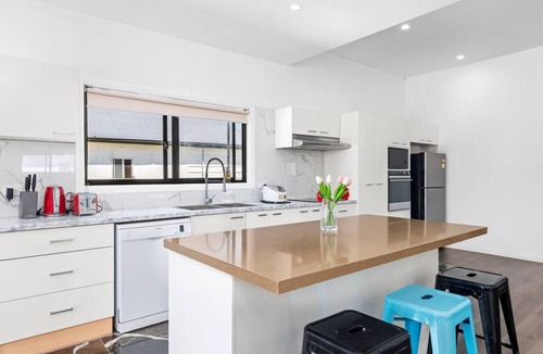Wyong House | Family- friendly Spacious 4BDR Home Free parking