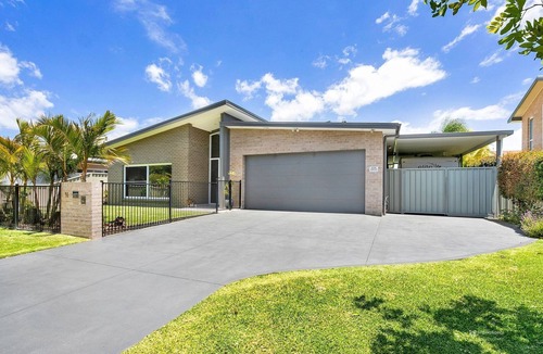 Fingal Bay House | Family Fun Beach Retreat - The Fox Den, Fingal Bay