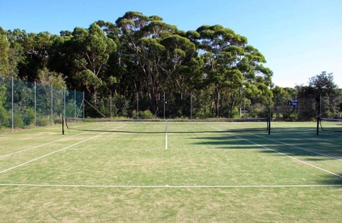 Fingal Bay House | Family Fun Beach Retreat - The Fox Den, Fingal Bay