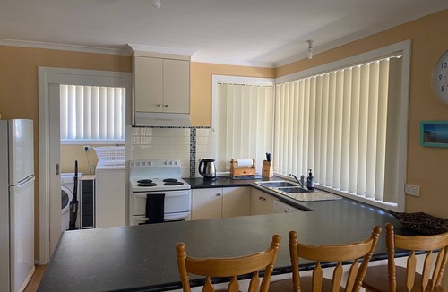 Loch Sport House | Family fun, light, airy beach house, close to Lake Victoria