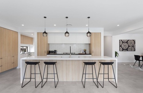 Illawong House | Family Haven 4 Bed + North-Facing Pool, Illawong - Pet Friendly