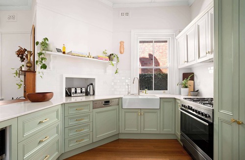 Mayfield East House | Family Home - Books, Yard & Central Location