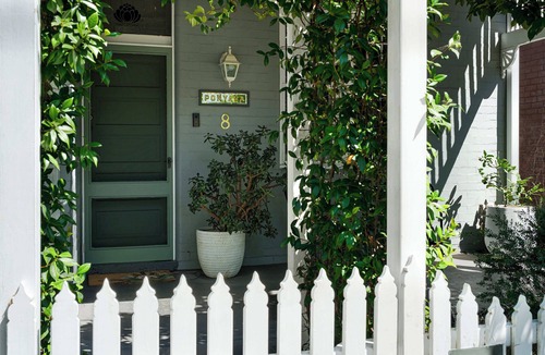 Mayfield East House | Family Home - Books, Yard & Central Location