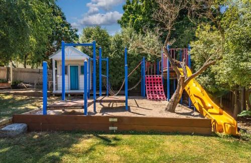 Quarry Hill House | Family home, pet friendly, sleeps 10, CBD 1km