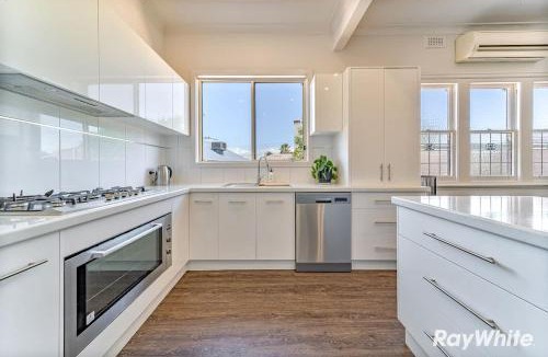 Quarry Hill House | Family home, pet friendly, sleeps 10, CBD 1km
