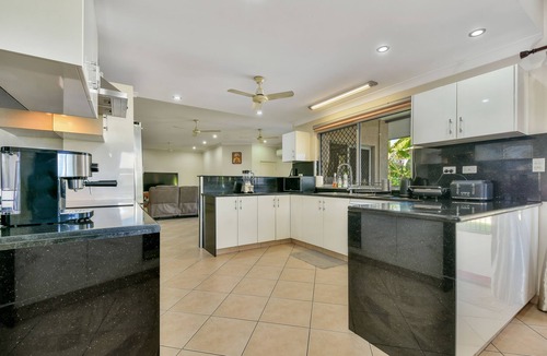 Lyons House | Family Home with massive pool