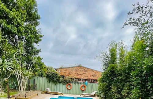 Balcolyn House | Family Lake House with pool