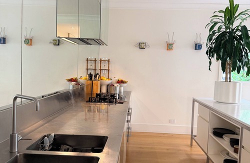 Mona Vale House | Family oasis in central Mona Vale. Walk to shops, parks, restaurants and beach!