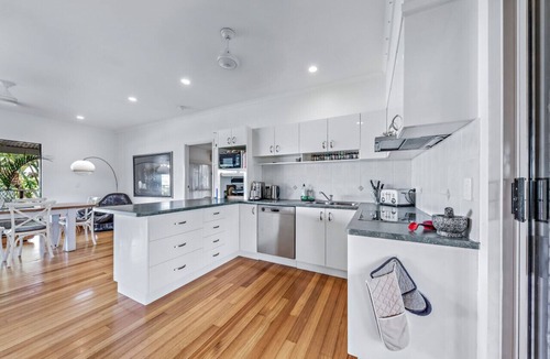 Airlie Beach House | Family resort in Great location!