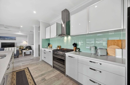 Halls Head House | Family Retreat on the Canal - Private Jetty