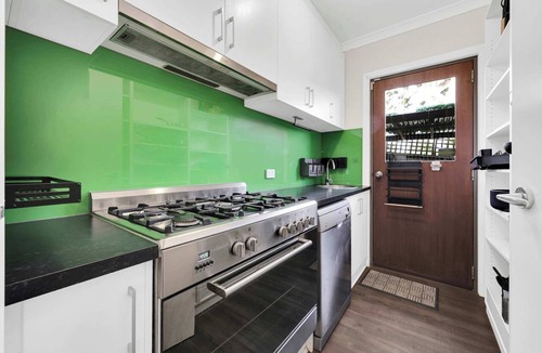 Mernda House | Family Retreat, Swim Spa & Basketball court