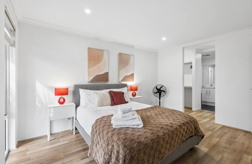 Brabham House | Family Stay Near Wineries & Cuddly Animal Farm