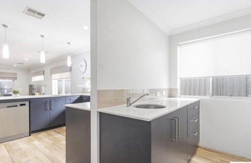 Brabham House | Family Stay Near Wineries & Cuddly Animal Farm