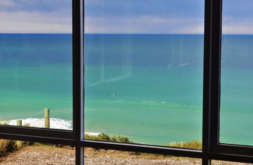 Fairhaven House | Fantastic Beachfront views, 3min walk beach/surf club incl Linen