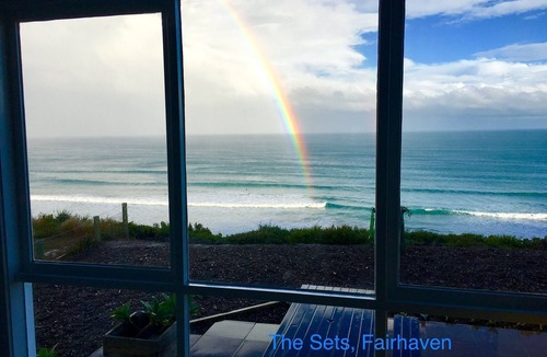 Fairhaven House | Fantastic Beachfront views, 3min walk beach/surf club incl Linen