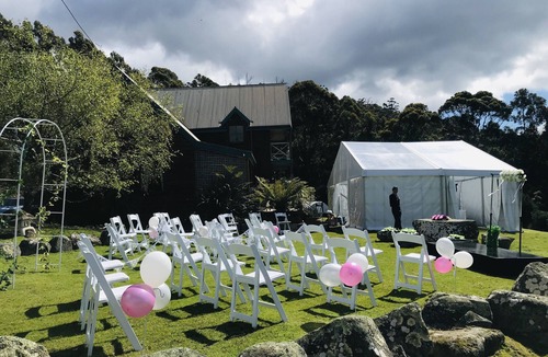 Snug House | Fantastic getaway for family or friends with spectacular views.