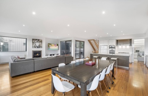 Torquay House | Fantastic house with 5 bedrooms - views of the golf course