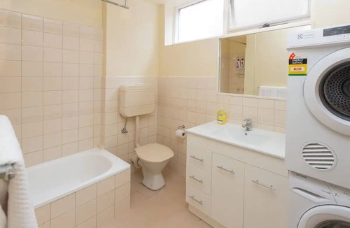 St Kilda Apartment | Fantastic place to explore, relax & enjoy