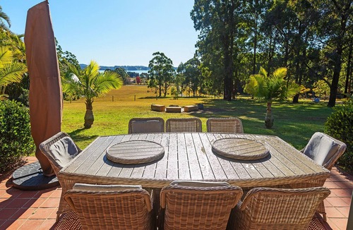 Coomba Bay House | Farm stay close to beaches. sleeps 21.