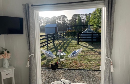 Tyabb Villa | Farm Stay HARMONY Cottage at Wilindi Estate