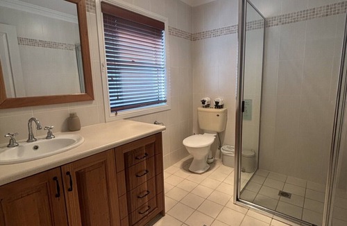 Wimbledon Other | Farm Stay with Valley Views
