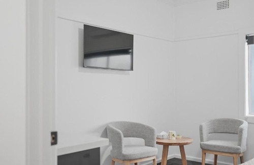 Perthville Apartment | Farmer's Stay Apt 1 - Roadhouse & Renovated Pub