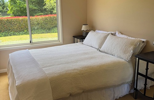 Nashdale House | Farmhouse on the mountain surrounded by wineries. Dog friendly!