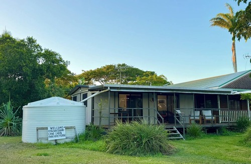 Foxdale Cabin | FengShui Sugarcane cabin & Peaceful Tropical Stay