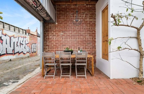 Fitzroy Apartment | Fitzroy Charm:‘Meilleur’ Stylish Victorian Retreat