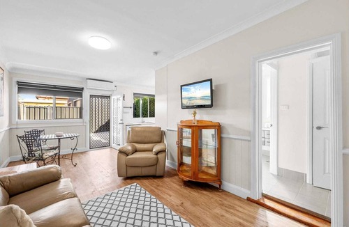 East Tamworth House | "Fitzroy Cottage" - one bedroom CBD accommodation