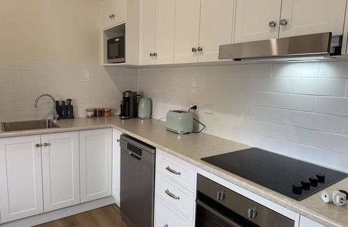 East Tamworth House | "Fitzroy House" - beautifully appointed CBD home