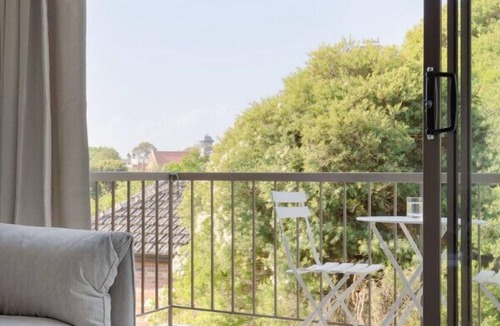 Fitzroy North Apartment | Fitzroy North Apt Steps to Edinburgh Gardens