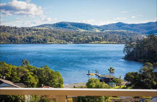 Merimbula House | Five Bedroom House with Pool - Sleeps up to 12