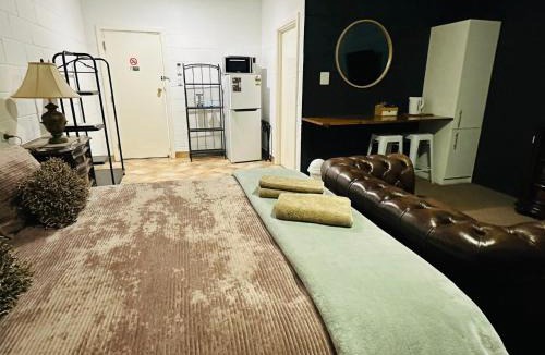 Quorn Hotel | Flinders Ranges Motel - The Mill