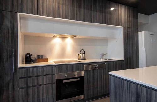 Adelaide Central Business District Apartment | Flinders St Apartment:Parking & Breakfast Included