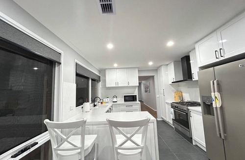 Gladstone Park House | Flyers’ 3BR Haven – Minutes to Melbourne Airport