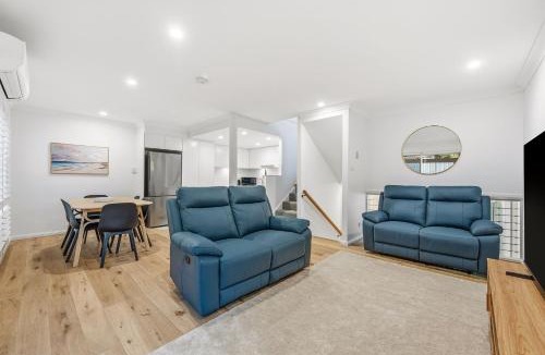 Port Macquarie Villa | Flynns Beach Retreat 3 of 3 Everard street
