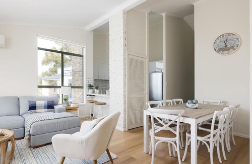 Soldiers Point Apartment | Fore Dek 4