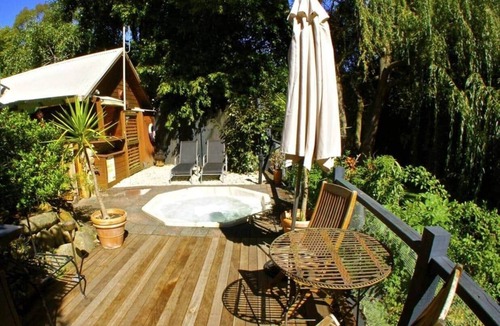 Warburton House | Forget Me Not Cottages- Green Room