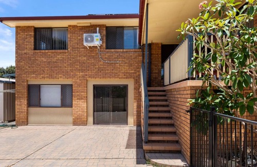 Forster House | Forster 8BR home, free parking, near shop & beach