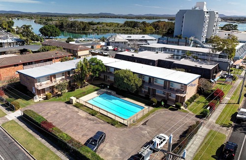 Forster Apartment | Forster Lodge 10: 1 BR, 1 BA Apartment in Forster, Sleeps 4